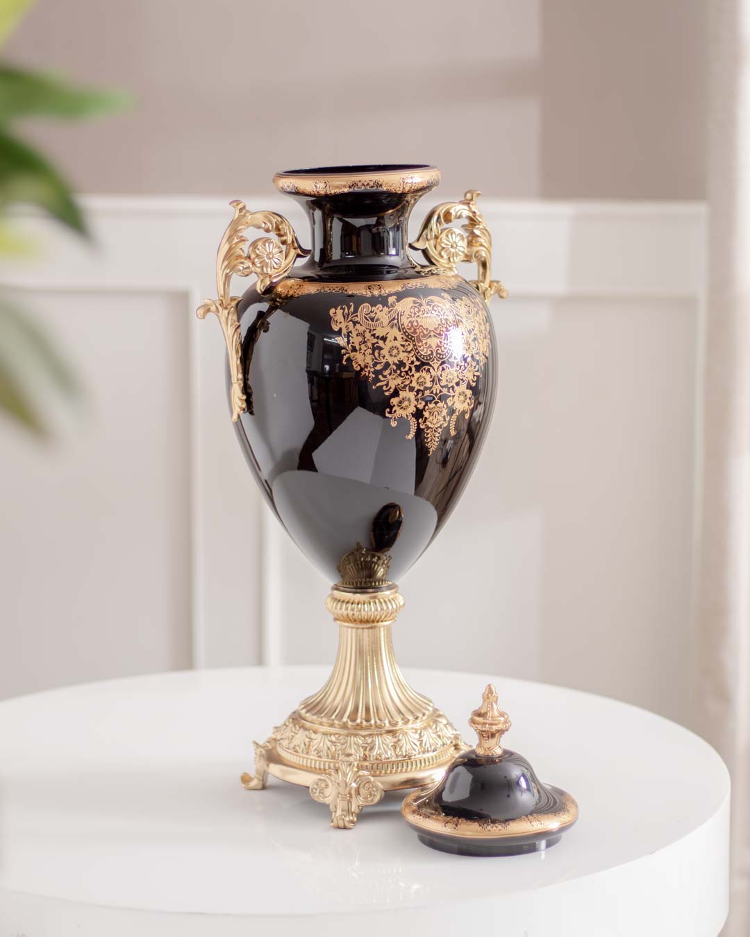 Villeroy Decorative Lidded Vase - Midnight Black