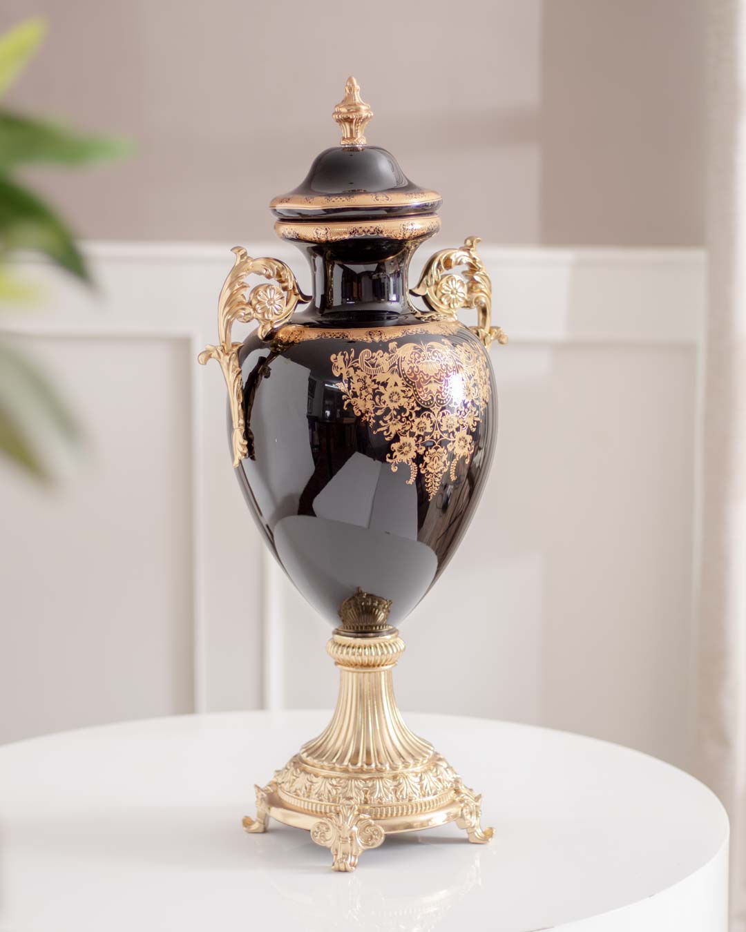 Villeroy Decorative Lidded Vase - Midnight Black